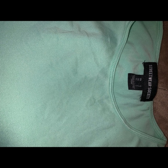 Green tie waist crop top. - Picture 4 of 4